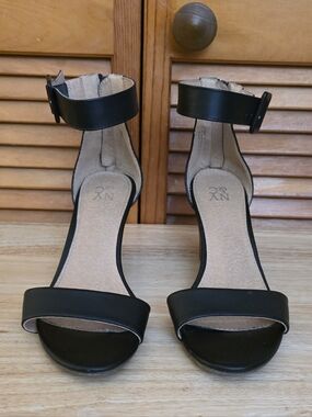 EUC New York & Company Women's Ankle-Strap Wedge Heeled Sandals Size 9